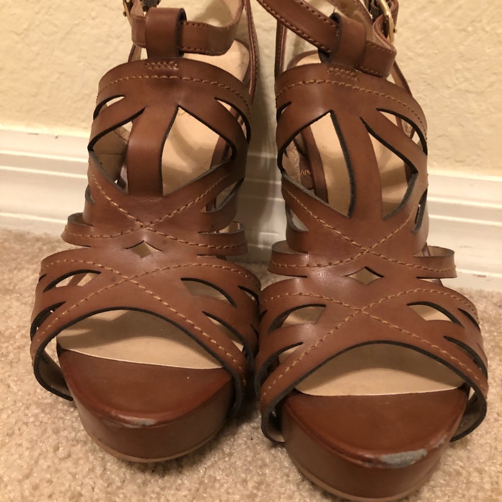 Guess  👠